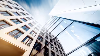 Foto: Glasfassade eines Bürogebäudes